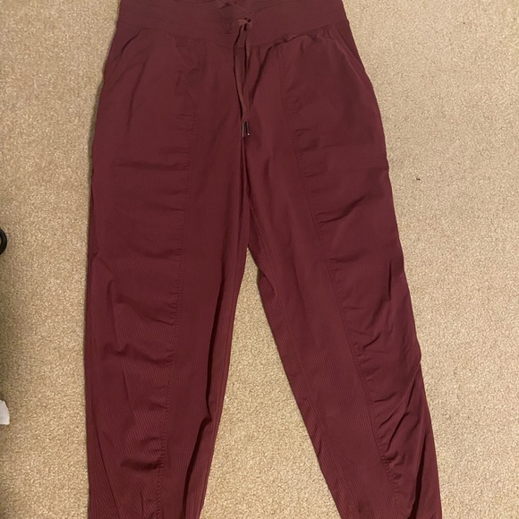 Lululemon jogger - Picture 2 of 5